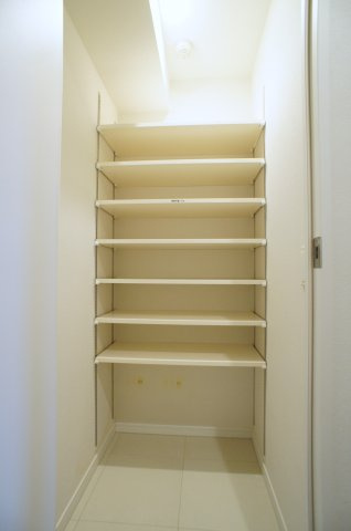 プライムメゾン江古田の杜イーストの収納|シューズクローク