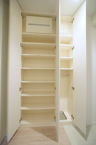 プライムメゾン江古田の杜イーストの収納|シューズクロゼット