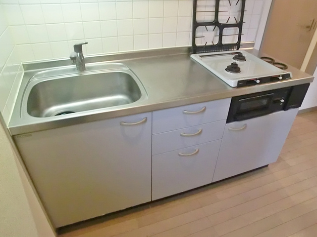 ＴＫグレイスビル２のキッチン|2口コンロ、グリル付きのシステムキッチンです！