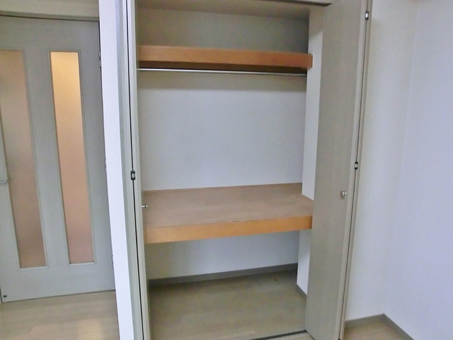 ＴＫグレイスビル２の収納|広めのクローゼットです。