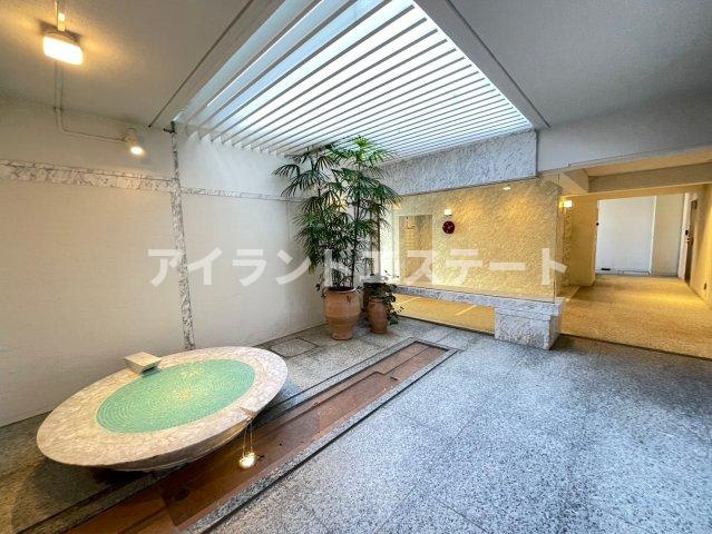 SOCIETY KAKINOKIZAKA ANNEX　敷地内駐車場有　オートロック　ファミリー向けのロビー