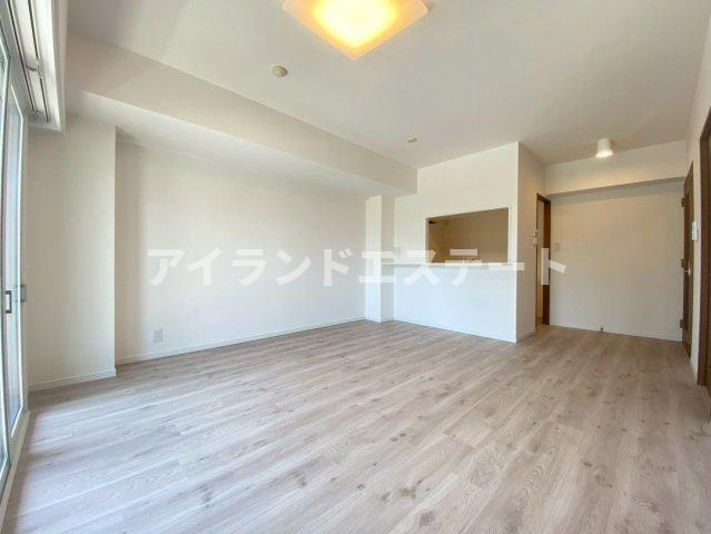 SOCIETY KAKINOKIZAKA ANNEX　敷地内駐車場有　オートロック　ファミリー向けの居間・リビング