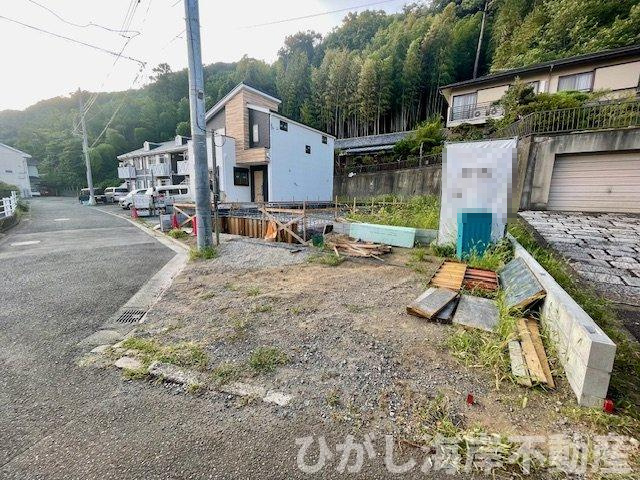 藤沢市城南２丁目　新築戸建　全2棟の駐車場|8月4日撮影　工事中　駐車スペース