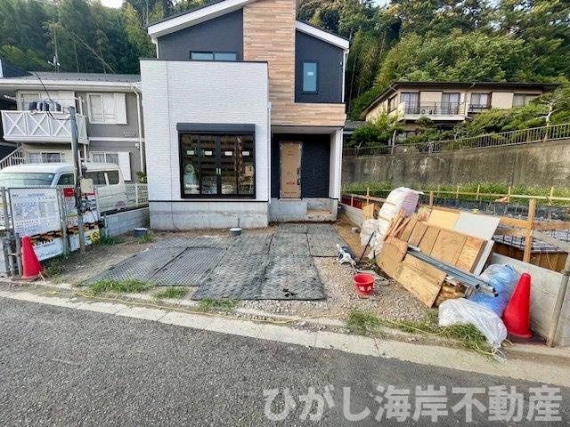 藤沢市城南２丁目　新築戸建　全2棟の駐車場|8月4日撮影　工事中　駐車スペース