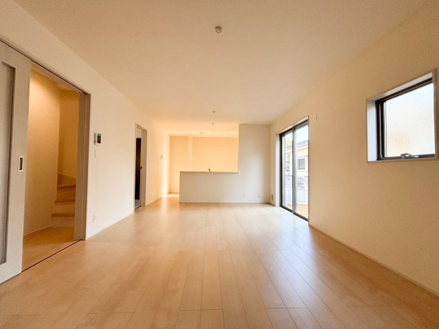 八潮市　木曽根　新築戸建　全1棟の居間・リビング|施工例です