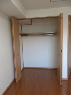 【収納】 | サニーコーポ | 洋室1・収納