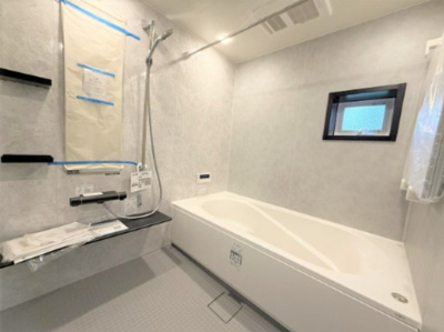 【浴室】 | 【仲介手数料６００万円が無料！！】■尾山台駅４分■５ＬＤＫ■プレミアム仕様 | 【諸費用６００万円ＯＦＦ！！】
■尾山台駅４分
■４ＬＤＫ＋車庫＋ルーフバルコニー
■プレミアム仕様デザインハウス
■ＬＤＫは天井が吹抜けで豪快
■ＺＥＨ水準住宅
■省エネ性能ラベル
■内覧可能