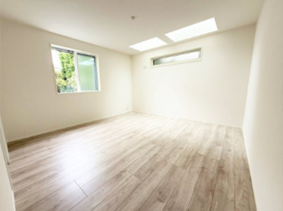 【洋室】 | 【仲介手数料６００万円が無料！！】■尾山台駅４分■５ＬＤＫ■プレミアム仕様 | 【諸費用６００万円ＯＦＦ！！】
■尾山台駅４分
■４ＬＤＫ＋車庫＋ルーフバルコニー
■プレミアム仕様デザインハウス
■ＬＤＫは天井が吹抜けで豪快
■ＺＥＨ水準住宅
■省エネ性能ラベル
■内覧可能