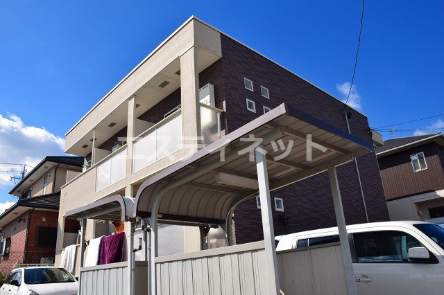 カネサ・プラシードの外観