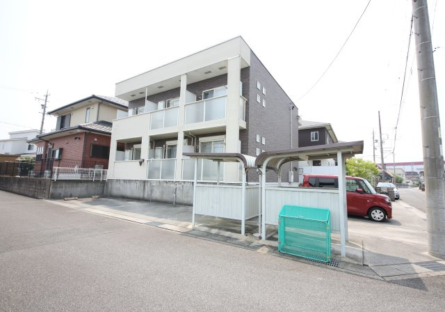 カネサ・プラシードの外観