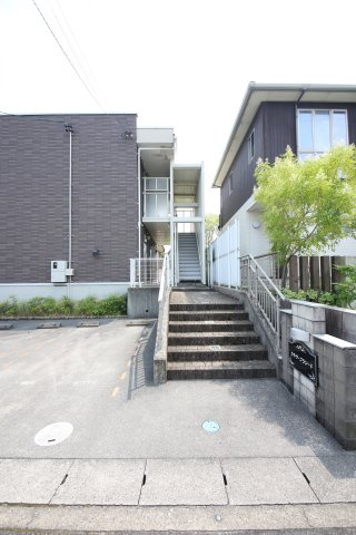 カネサ・プラシードの駐車場