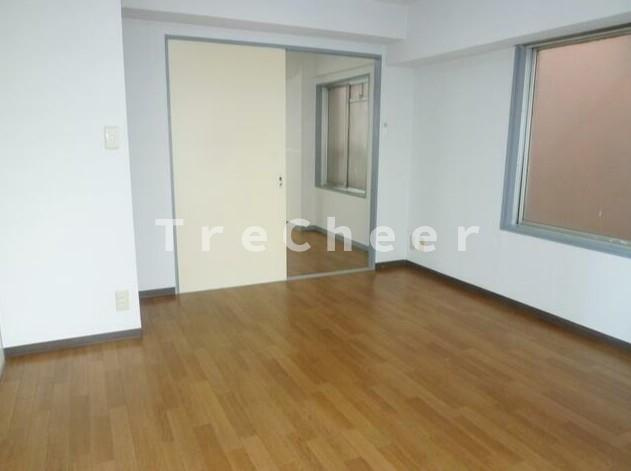 王子一番街ビルの洋室