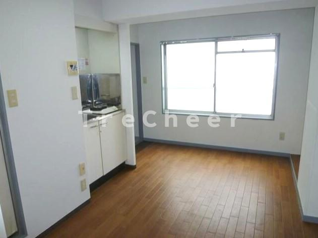 王子一番街ビルの居間・リビング