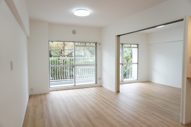 越谷ファミリータウン C棟の居間・リビング