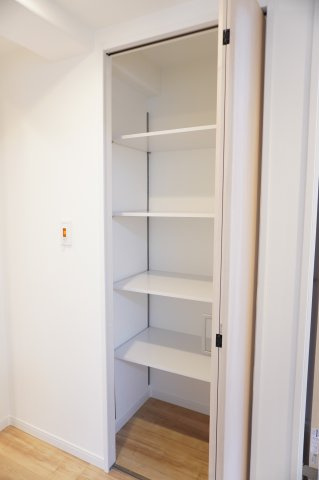 越谷ファミリータウン C棟の収納|廊下