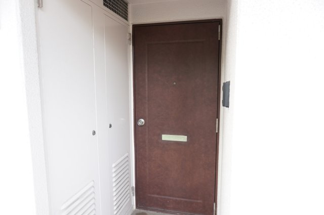 越谷ファミリータウン C棟の玄関