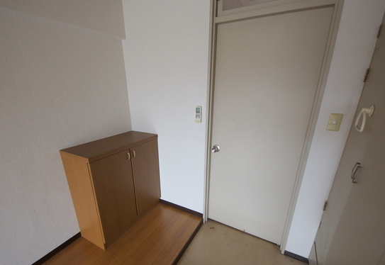 ガーデンハイツ高川の玄関