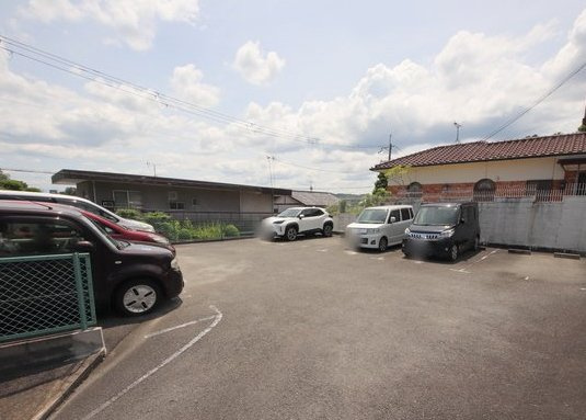 ガーデンハイツ高川の駐車場