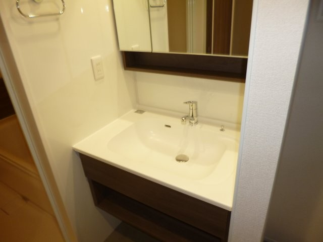 倉敷市川西町のアパートの独立洗面台