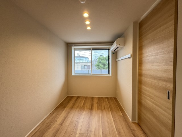  ルミエール　ドゥ―スの洋室