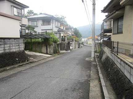 広島市安佐南区高取南３丁目　中古一戸建て(JS)の前面道路含む現地写真