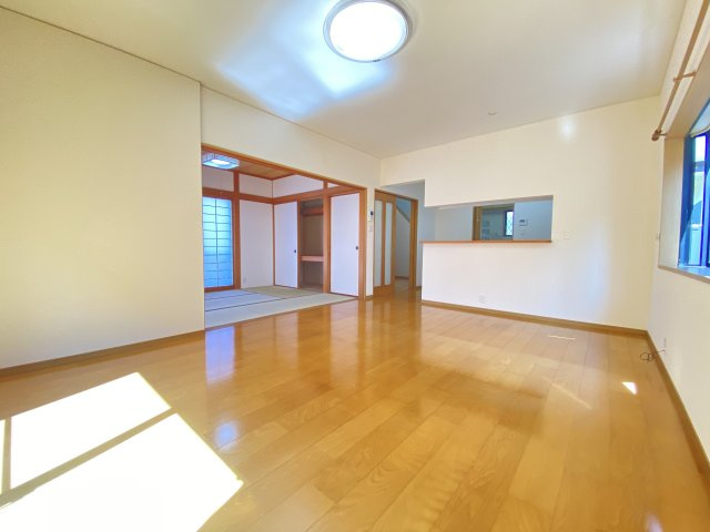【居間・リビング】 | 東区沼山津4丁目
