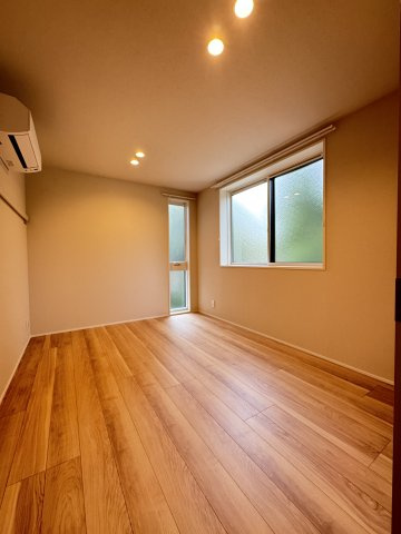  ルミエール　ドゥ―スの洋室|洋室にはエアコン・照明設置♪