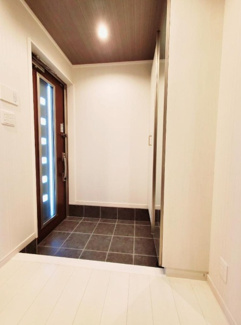 【玄関】 | 【玄関】玄関にシューズボックスありますよ　玄関周りもスッキリ片付きますね