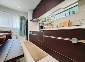 【キッチン】 | 【使いやすいシステムキッチン】壁付けタイプで料理に集中できるタイプです！食器洗浄機付で後片付けも楽々ですね！