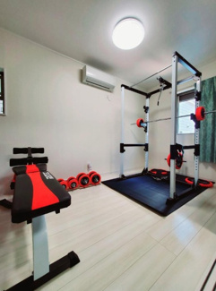 【洋室】 | 【洋室】綺麗な壁紙で部屋が明るく見えて気持ちも明るくなりますね！