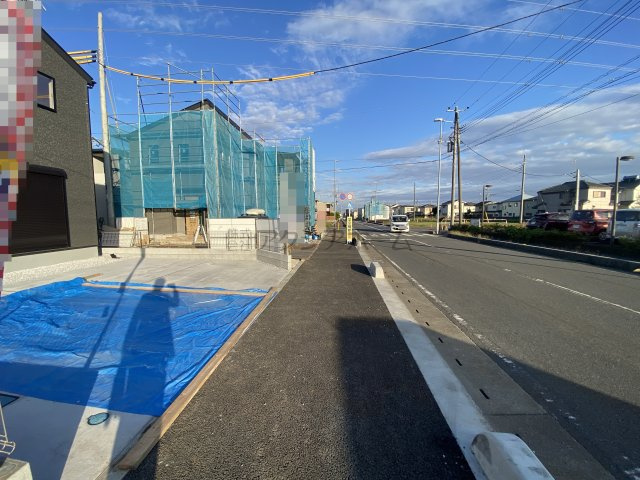 飯能市双柳・全11棟　新築一戸建　8号棟　の前面道路含む現地写真