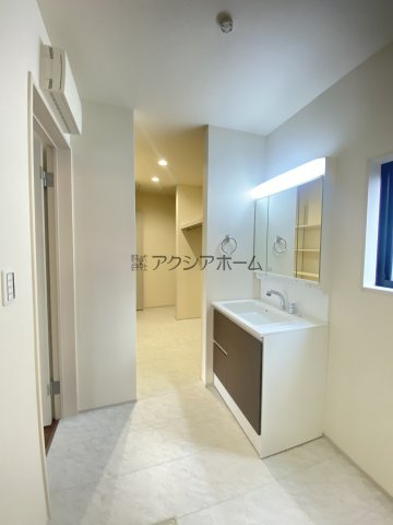 飯能市双柳・全11棟　新築一戸建　8号棟　の独立洗面台|シャンプードレッサー付洗面化粧台