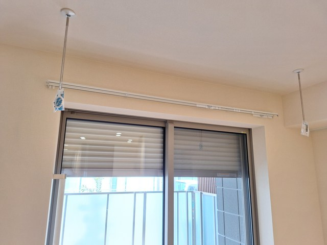 （シニア限定）ソレアード三田の設備|便利な室内物干しフック付き／電動シャッター