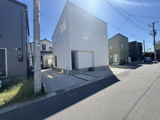 中央区弁天橋通1丁目　中古戸建の前面道路含む現地写真