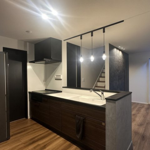 中央区弁天橋通1丁目　中古戸建のキッチン|※プライバシー保護の為、家具消し修正をしています