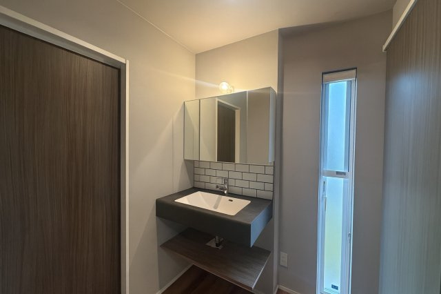 中央区弁天橋通1丁目　中古戸建の独立洗面台