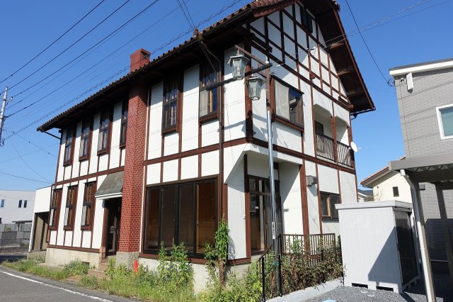 高崎市金井淵町　【地上２階・地下１階・屋根裏部屋】リフォーム住宅の外観