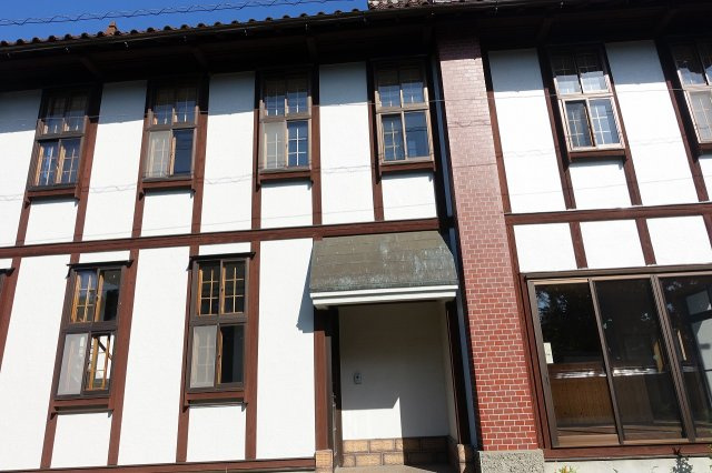 高崎市金井淵町　【地上２階・地下１階・屋根裏部屋】リフォーム住宅の外観