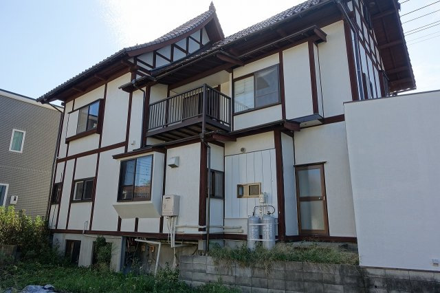 高崎市金井淵町　【地上２階・地下１階・屋根裏部屋】リフォーム住宅の外観