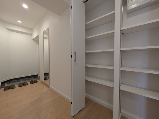 公園の借景と共におくる生活もワルクナイ【天王町ダイヤモンドマンション】の玄関|きれいな玄関です