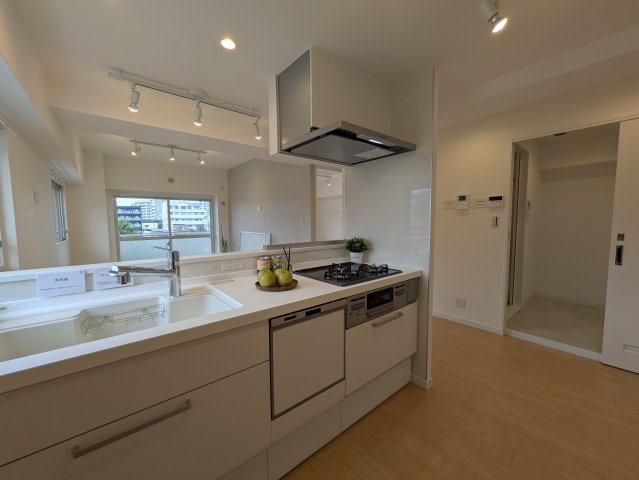 公園の借景と共におくる生活もワルクナイ【天王町ダイヤモンドマンション】のキッチン|使いやすいキッチンです