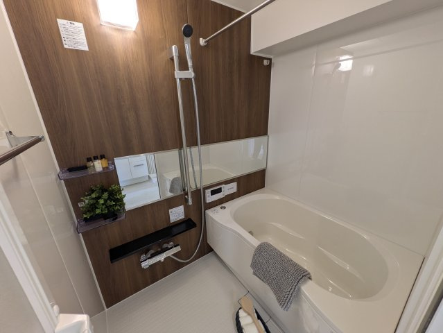 公園の借景と共におくる生活もワルクナイ【天王町ダイヤモンドマンション】の浴室|落ち着いた空間のお風呂です