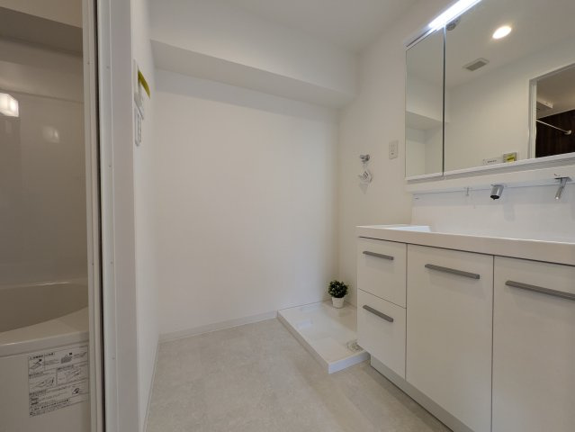 公園の借景と共におくる生活もワルクナイ【天王町ダイヤモンドマンション】の独立洗面台|独立洗面化粧台付き