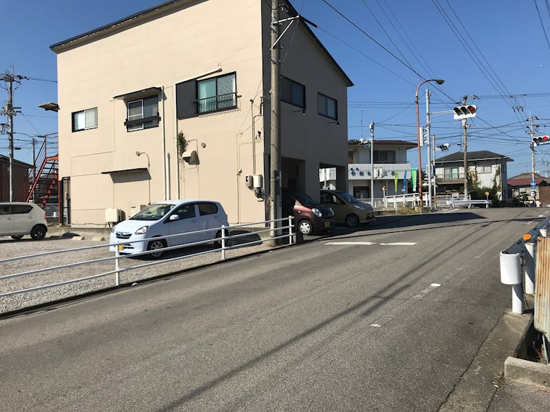 松神子1丁目　売土地の前面道路含む現地写真