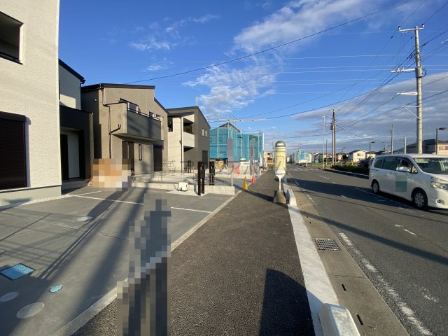飯能市双柳・全11棟　新築一戸建　10号棟　の前面道路含む現地写真