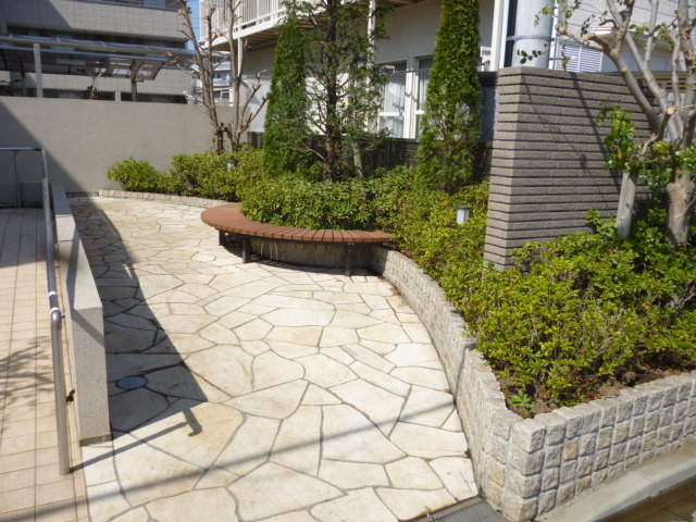 アゼリアコートのその他共用部分|★敷地内にベンチがあります★