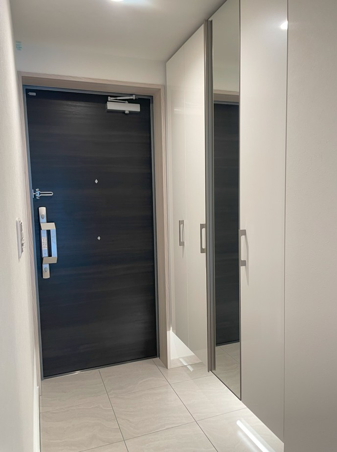 ピアッツァレジデンス橿原神宮駅前の玄関|全身鏡付き大容量のシューズボックス