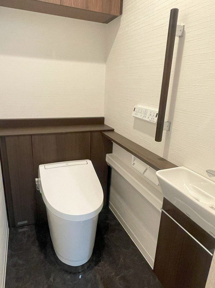 ピアッツァレジデンス橿原神宮駅前のトイレ|手洗いカウンター付きトイレ