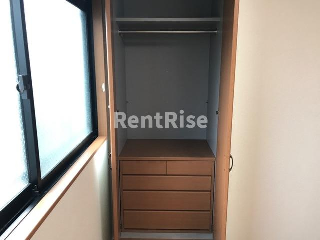 ウエストウィンの洋室|クローゼット（北洋室）(イメージ)