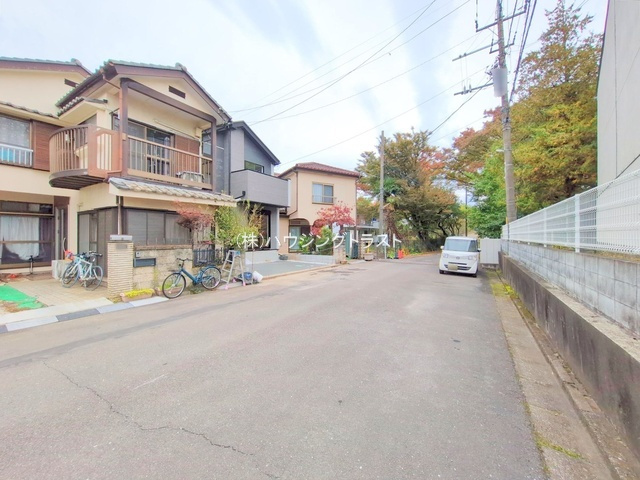 仲介手数料無料　ケイアイLIGARE 所沢市北原町４期・全１棟の前面道路含む現地写真